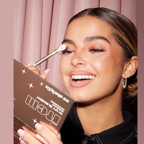 AP7-NEW ITEM Beauty by Addison Rae Eyeshadow Palette, In My Element - Picture 3 of 10